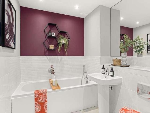 2 bed flat for sale