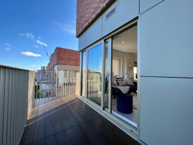 2 bed flat for sale