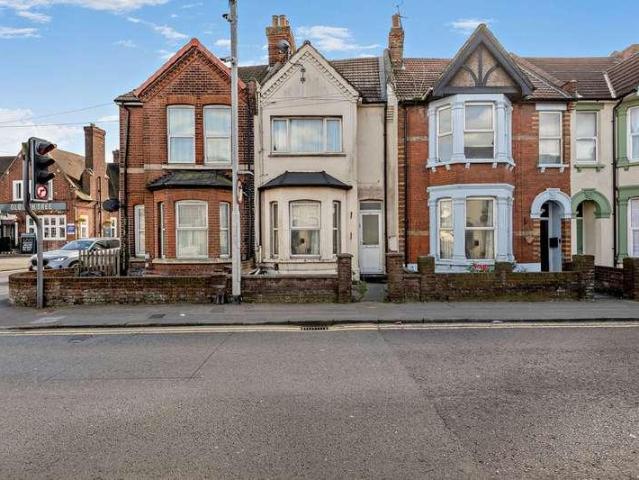 2 bed flat for sale
