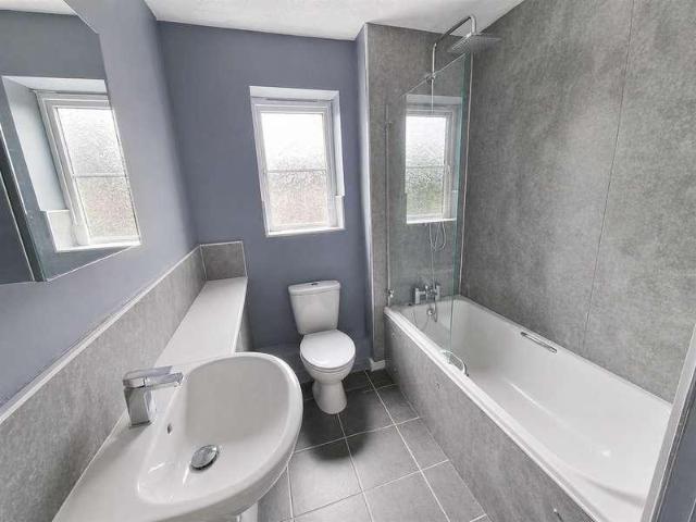 2 bed flat for sale