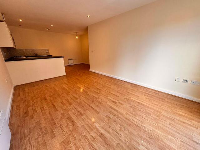 2 bed flat for sale