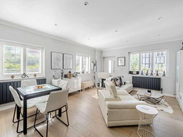 2 bed flat for sale