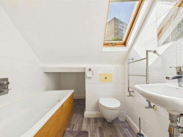2 bed flat for sale