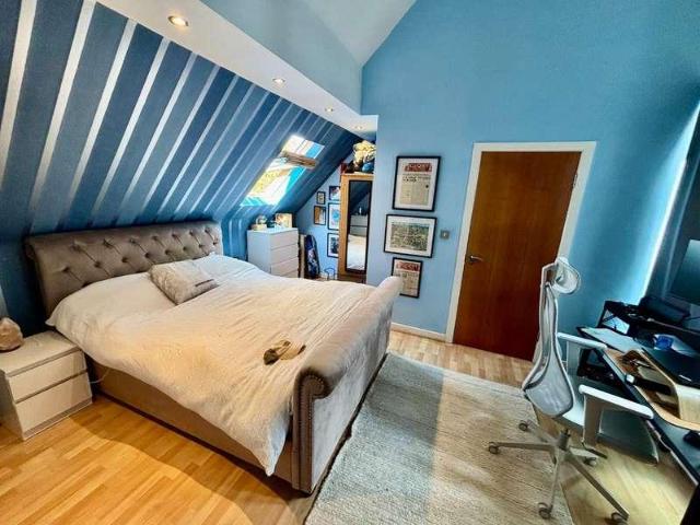 2 bed flat for sale