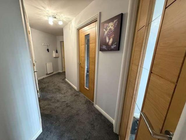 2 bed flat for sale