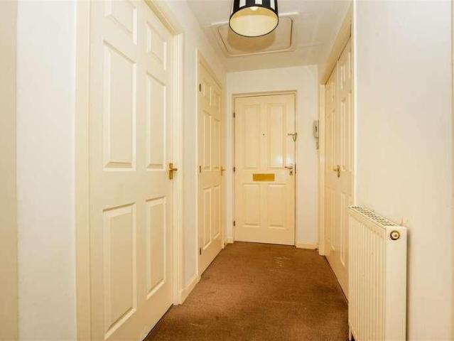 2 bed flat for sale