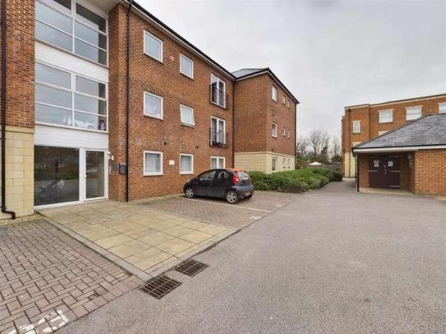 2 bed flat for sale