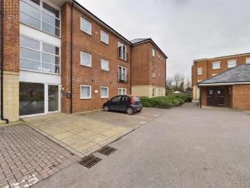 2 bed flat for sale