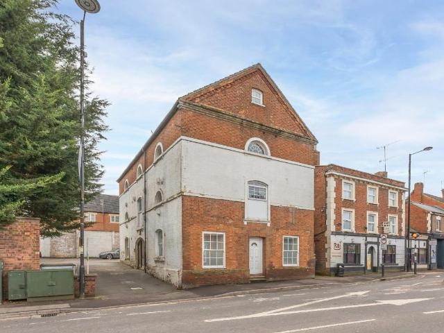2 bed flat for sale