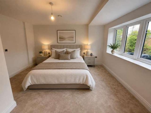 2 bed flat for sale
