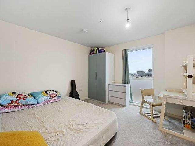 2 bed flat for sale