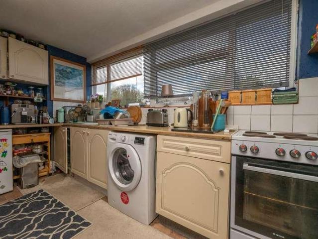 2 bed flat for sale
