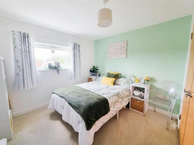 2 bed flat for sale