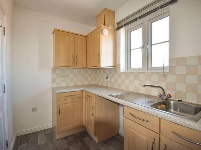 2 bed flat for sale