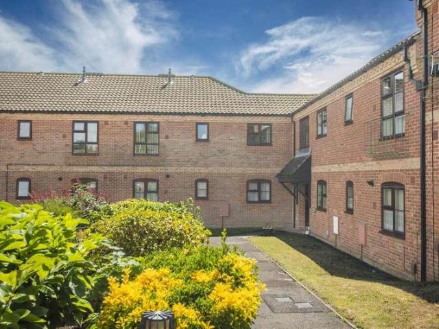 2 bed flat for sale