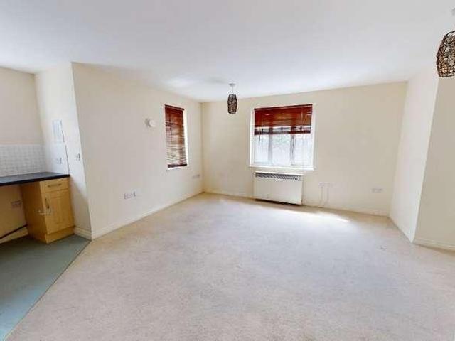 2 bed flat for sale