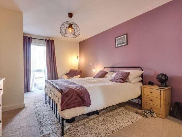 2 bed flat for sale