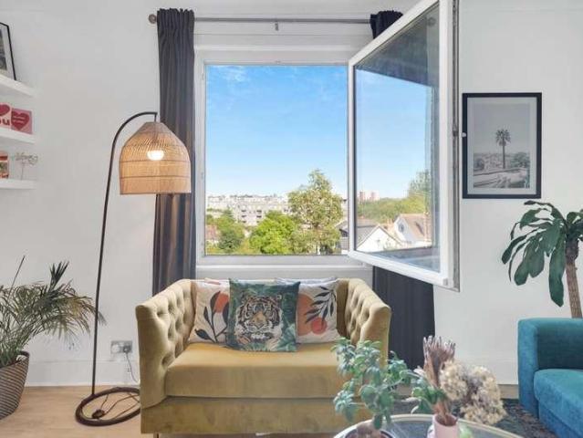 2 bed flat for sale