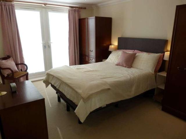2 bed flat for sale