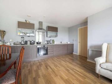 2 bed flat for sale