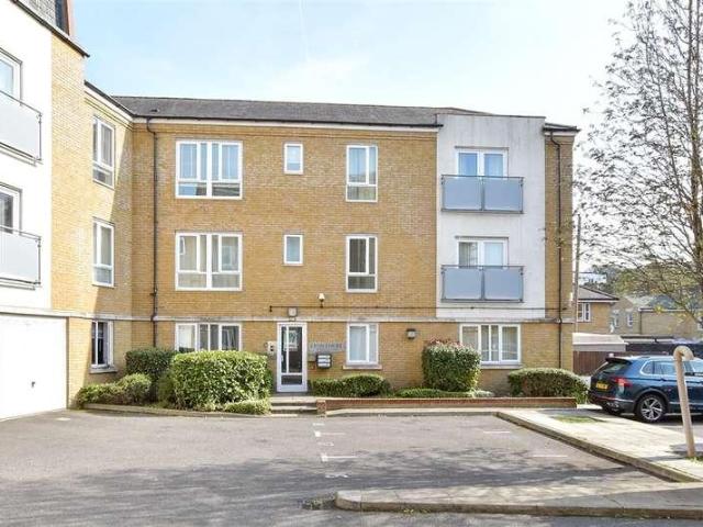 2 bed flat for sale