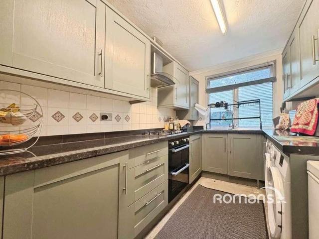 2 bed flat for sale