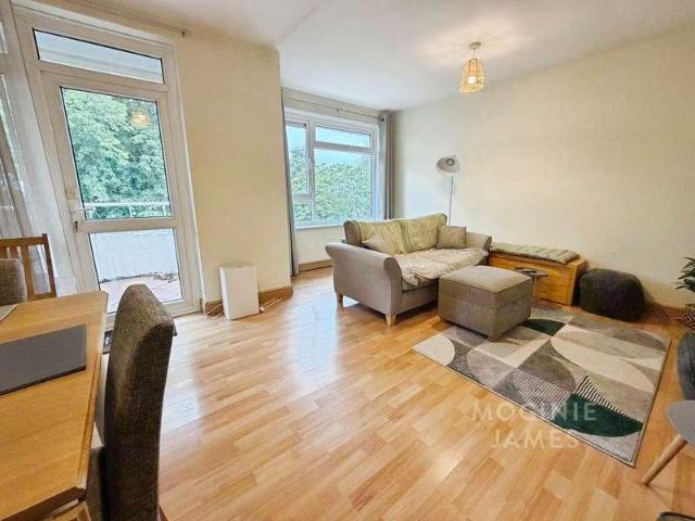 2 bed flat for sale