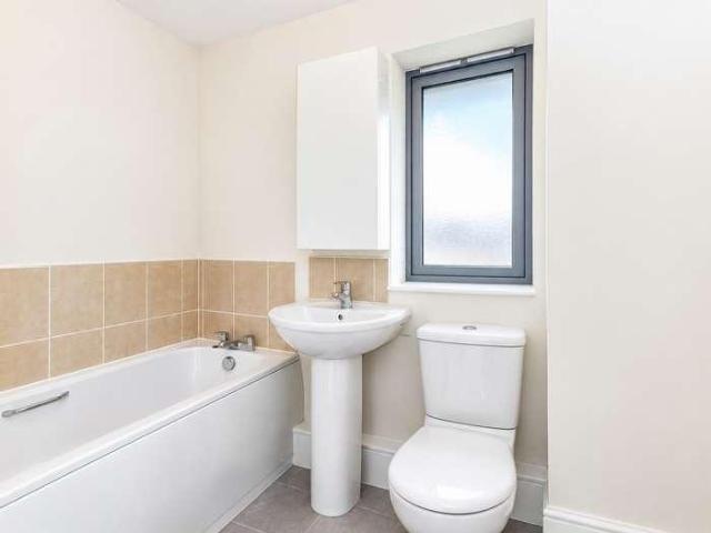 2 bed flat for sale