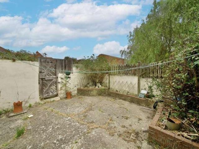 2 bed flat for sale