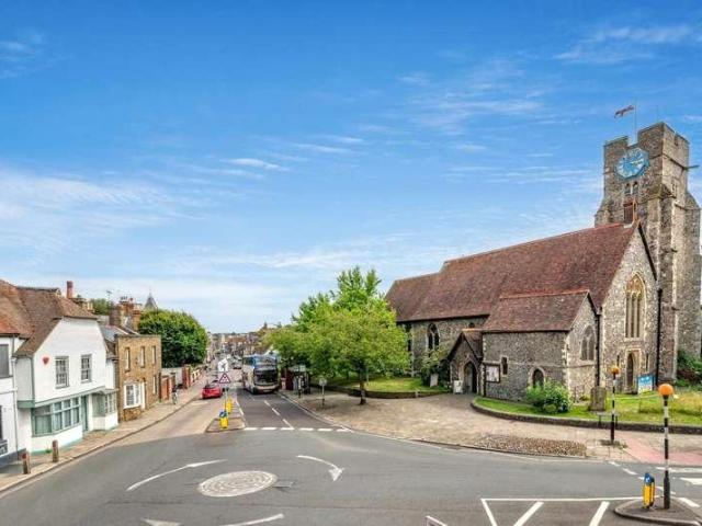 2 bed flat for sale