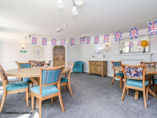 2 bed flat for sale