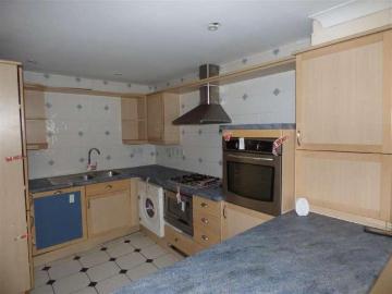 2 bed flat for sale