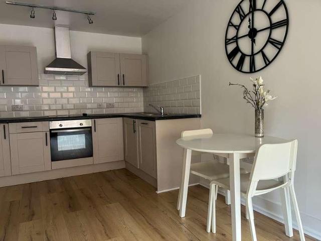 2 bed flat for sale