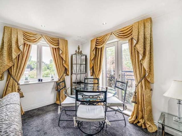 2 bed flat for sale