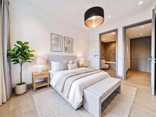 2 bed flat for sale