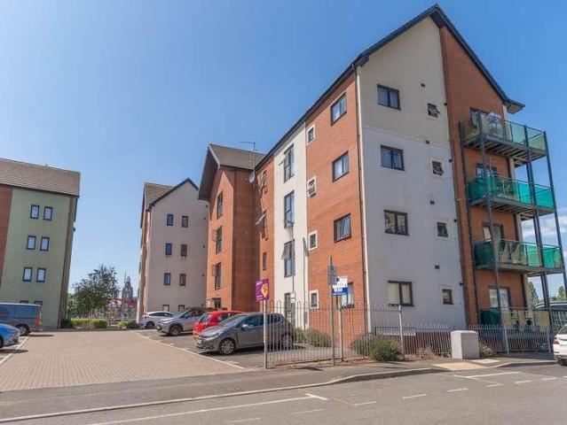 2 bed flat for sale