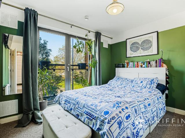 2 bed flat for sale