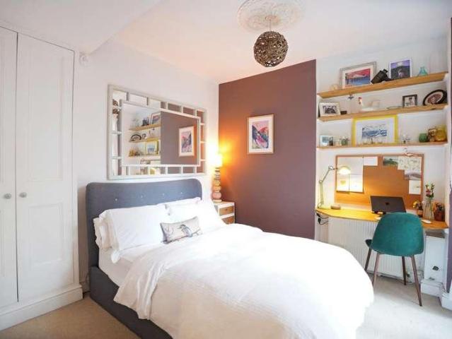 2 bed flat for sale