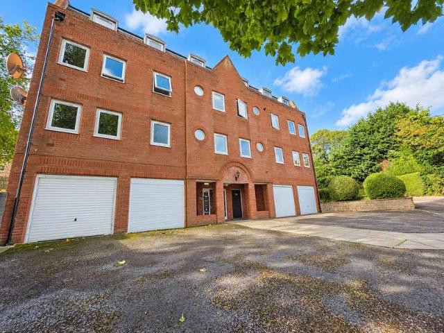 2 bed flat for sale