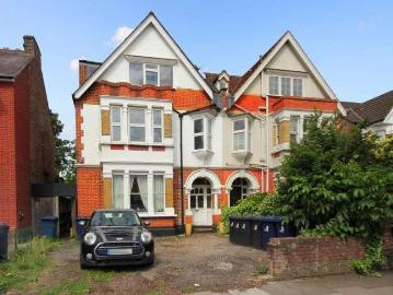 2 bed flat for sale
