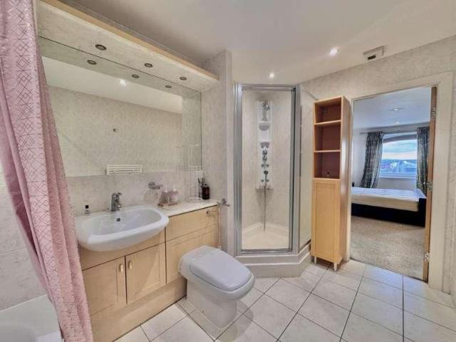 2 bed flat for sale