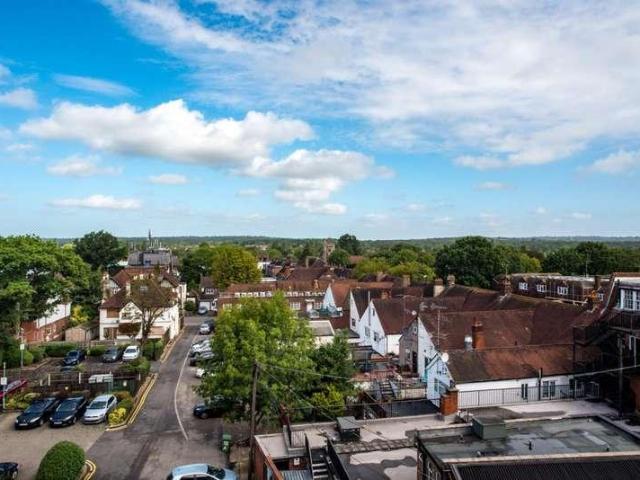 2 bed flat for sale