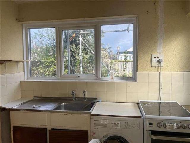 2 bed flat for sale