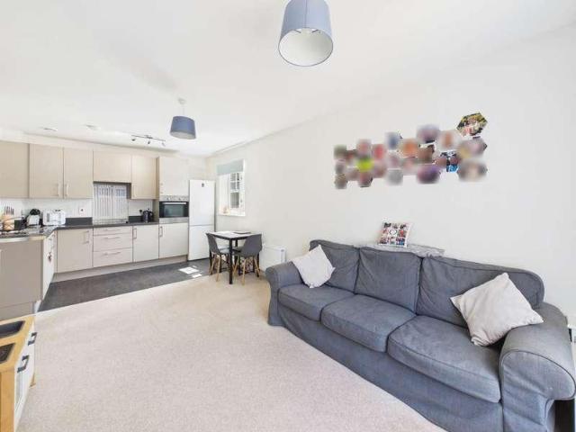 2 bed flat for sale
