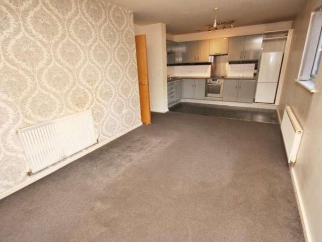 2 bed flat for sale
