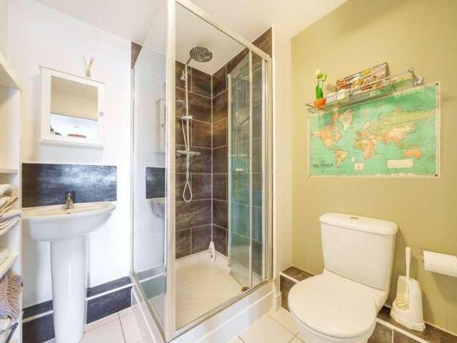 2 bed flat for sale