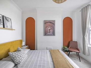 2 bed flat for sale