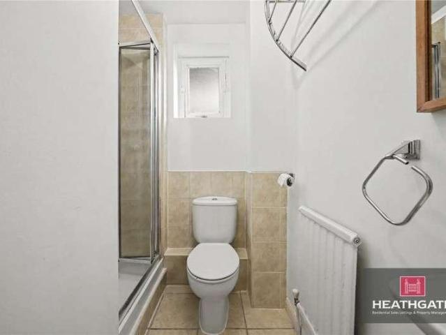 2 bed flat for sale