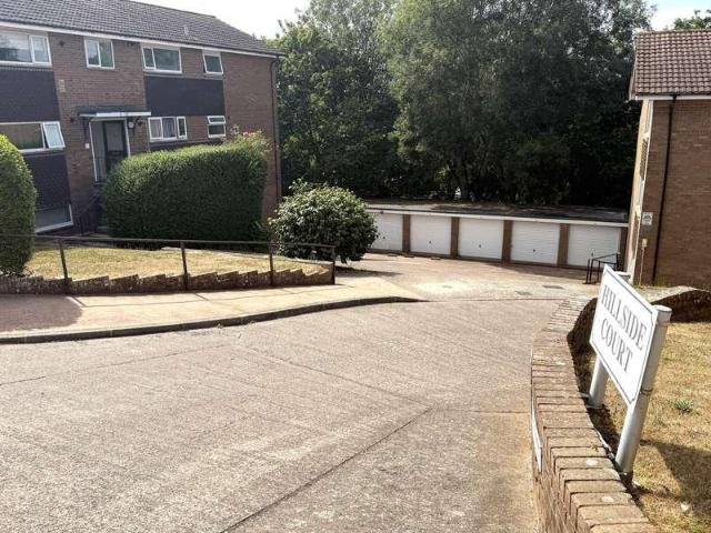 2 bed flat for sale