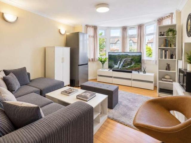 2 bed flat for sale
